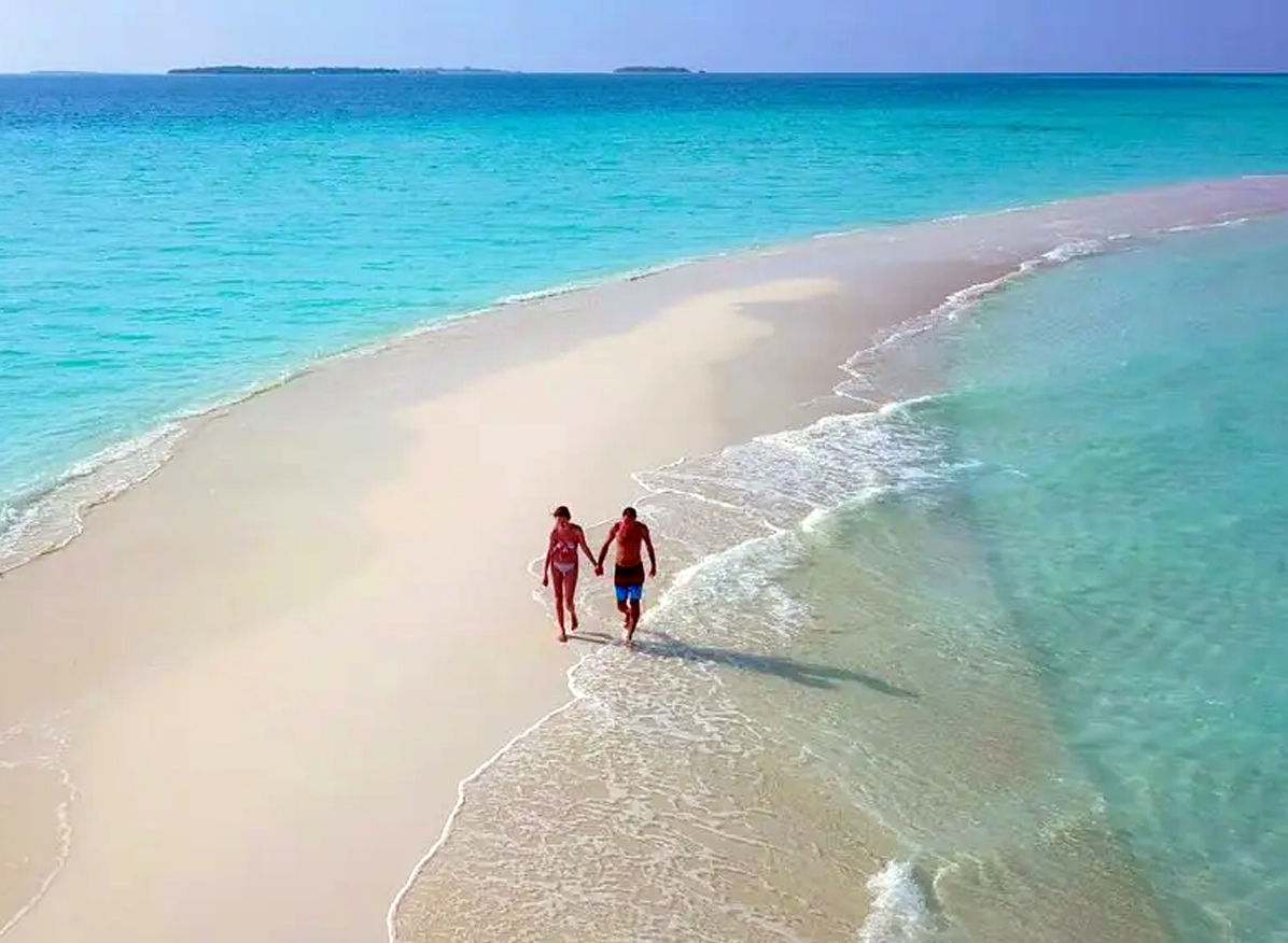 Sandbank visiting near Dharavandhoo 261024